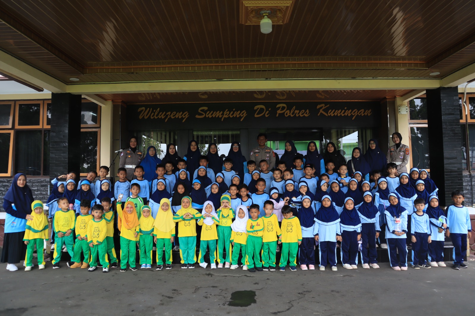 Tanamkan Disiplin Sejak Dini, Satlantas Polres Kuningan Sambut Ceria Siswa Paud dan RA Al-Istiqomah